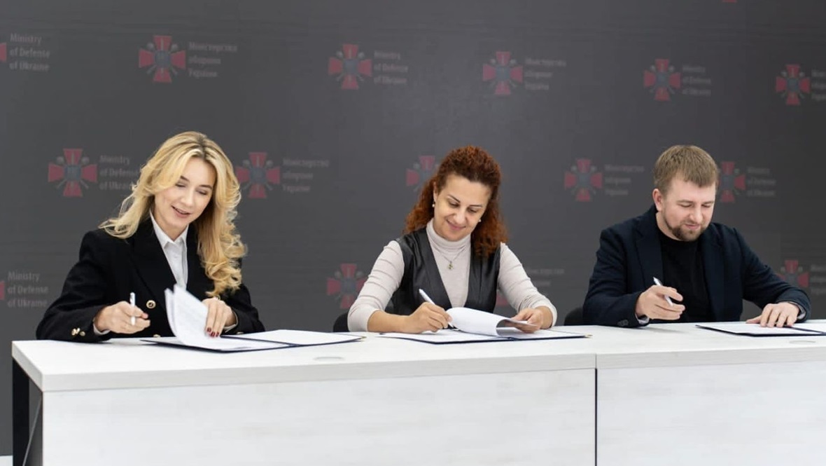 документ про співпрацю було підписано заступницею Міністра оборони Наталією Калмиковою, директором Державного центру зайнятості Юлією Жовтяк та директором з інновацій robota.ua Сергієм Лозко.