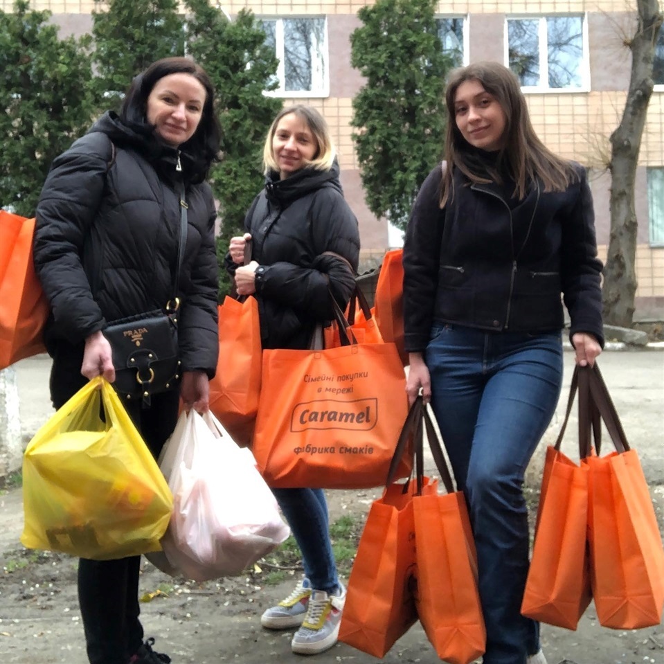 Друзі, ви ж знаєте що кожного понеділка ми займаємося тим що забезпечуємо хлопців з шпиталю одягом і всім необхідним. Купуємо їм білизну, шкарпетки, спортивний костюм, куртку і кросівки. Кожного тижня на цю справу йде від 10000 до 15000 грн.