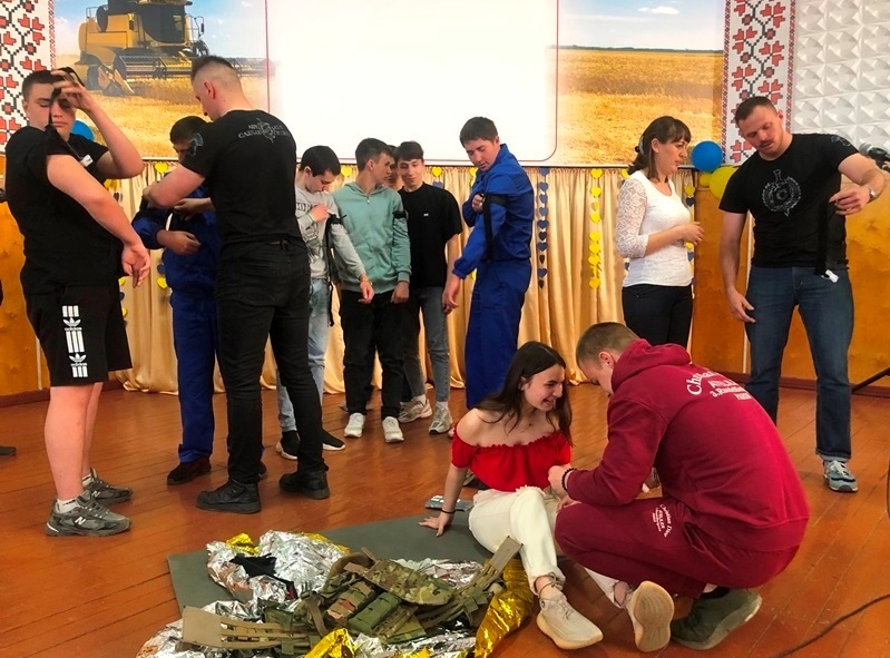 У часи війни базові знання з тактичної медицини — обов'язок кожного громадянина. Чим краще ти вивчив її, тим більші шанси вижити у тебе та твоїх близьких.