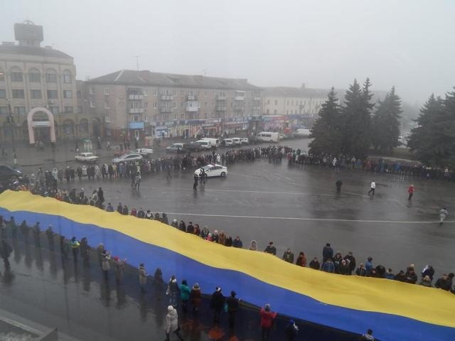 22.01.2015 р. В Умані розгорнули найбільший прапор України