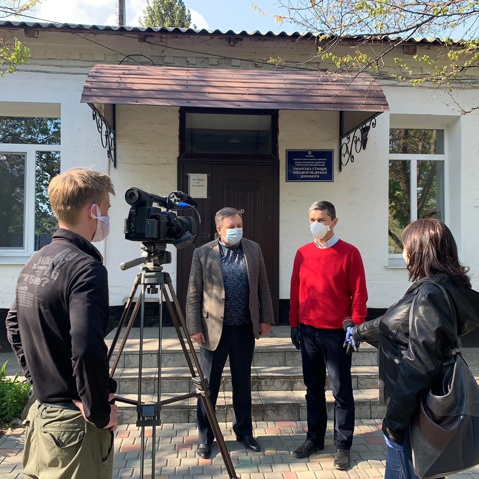 Запис коментарів про роботу бригад "швидкої" та перевірку медиків на коронавірус.