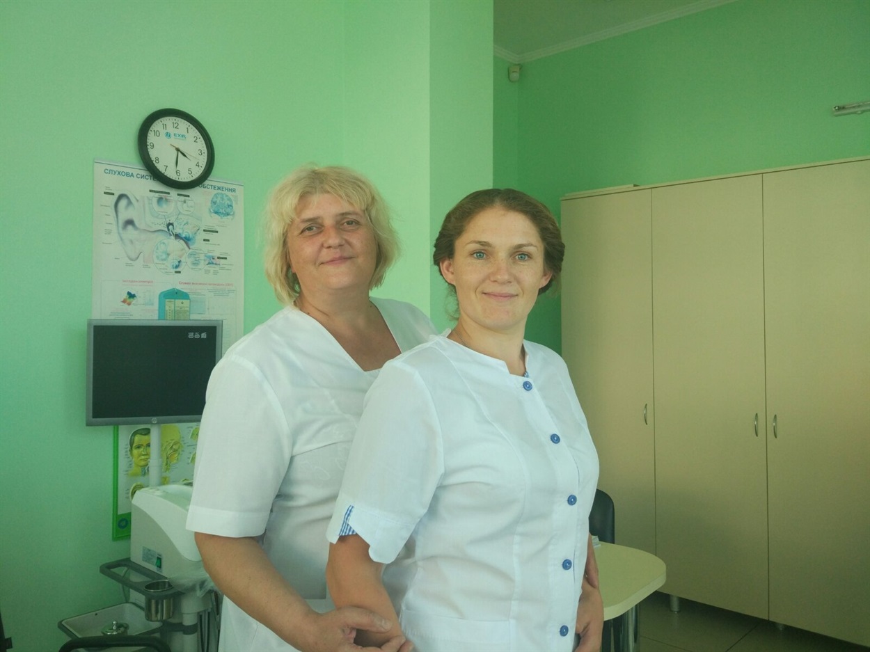 Лікарка і медична сестра після прийому пацієнтів