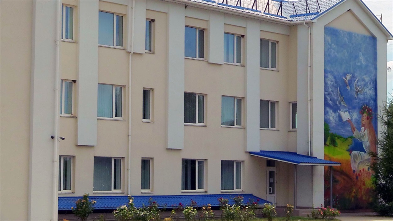 Фасад Родниківської школи відтепер прикрашає стінопис