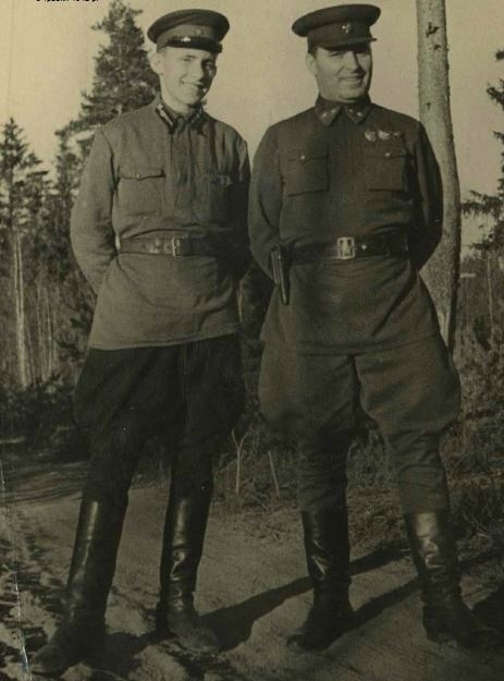 З сином Віталієм. 3 травня 1942 року.