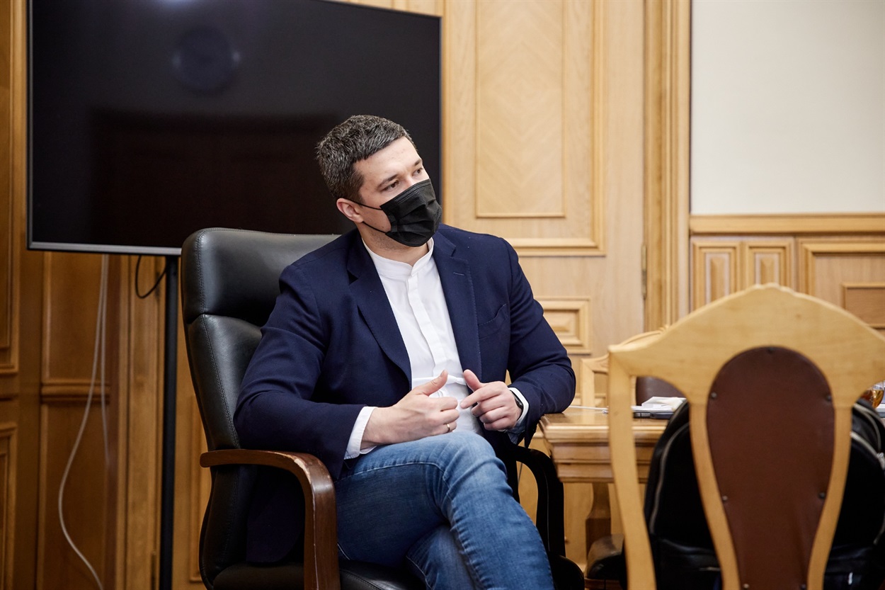 По суті нам потрібно перетворити ЦНАПи на точку доступу громадян до комп’ютера