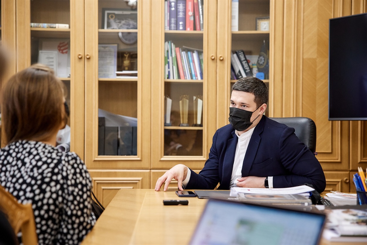 Моя особиста ціль — побудова країни підприємців, тому що вони створюють додану вартість, робочі місця, і тому Дія.Бізнес — це проєкт, який допомагає консультаціями, готовими рішеннями щодо того, як розвивати власну справу, як ставати підприємцем.

