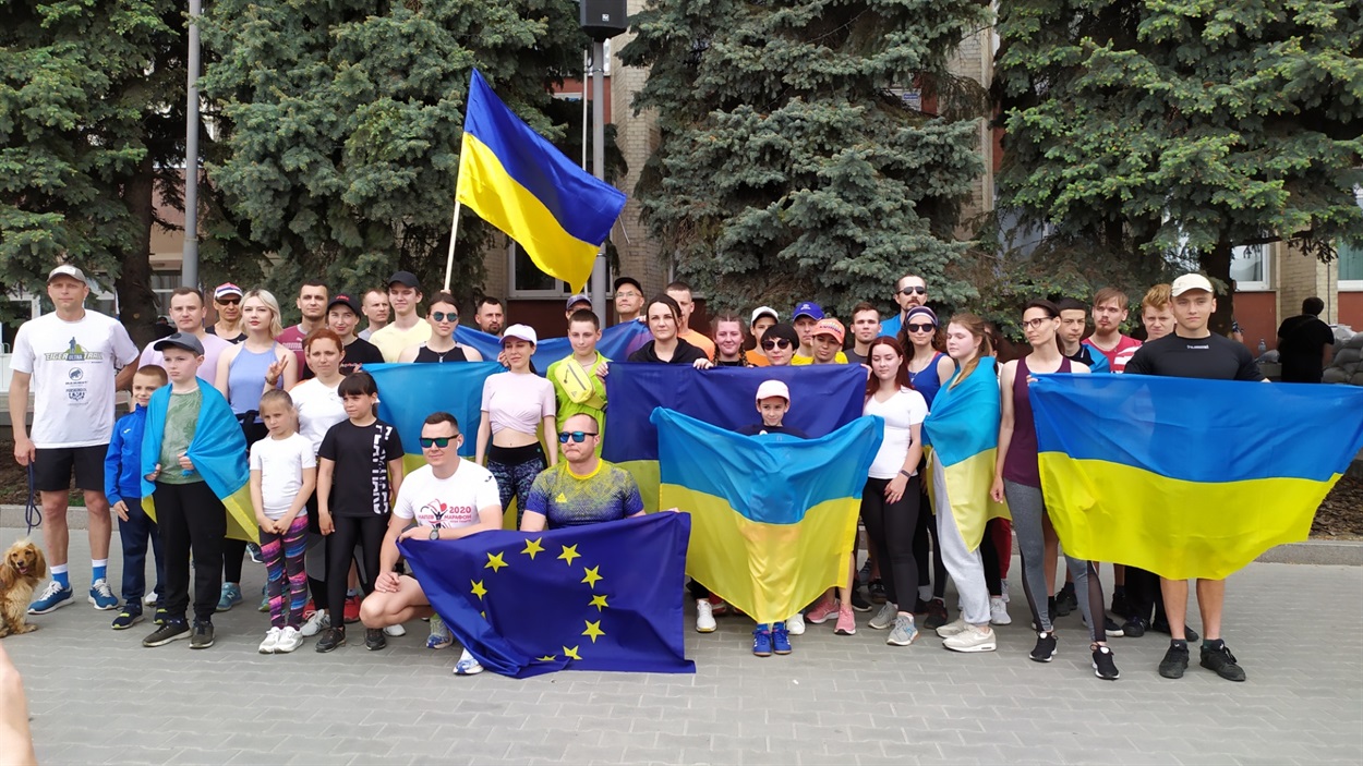 Учасники легкоатлетичного забігу до Дня Європи в Умані