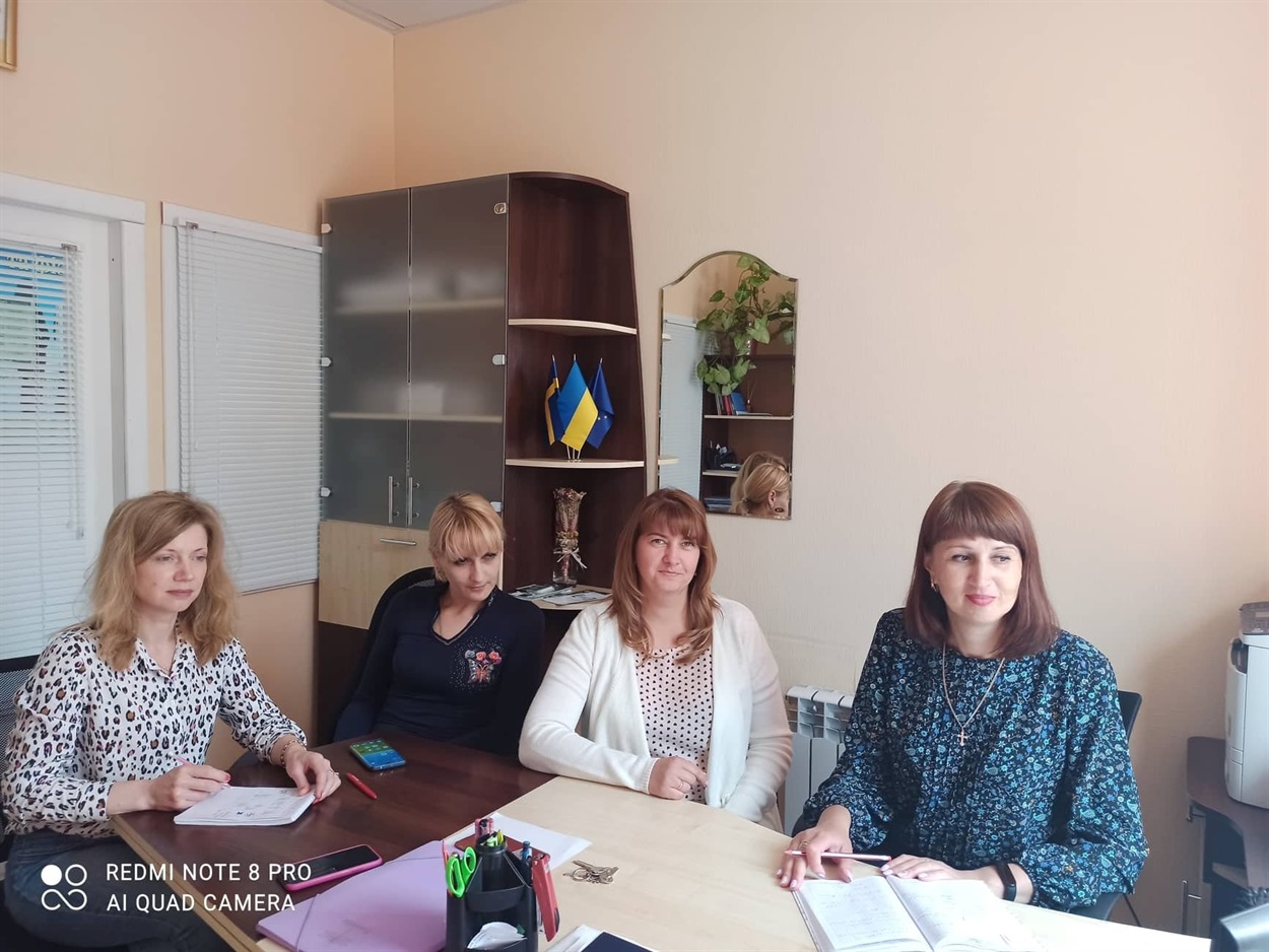 26 травня працівники Центру надання адміністративних послуг взяли участь у онлайн заході на тему «Як впливає війна на надання найважливіших груп адмінпослуг» .