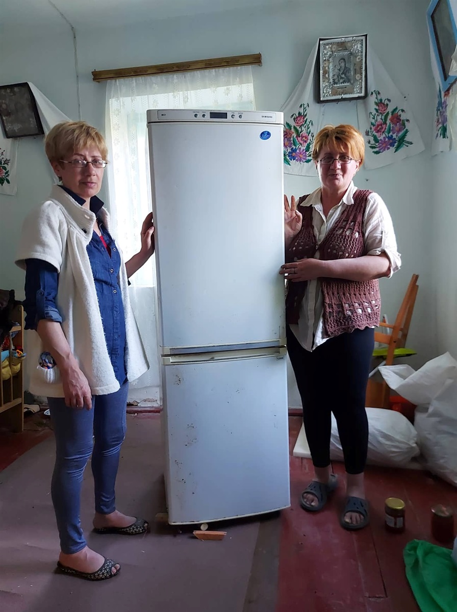 Для вимушених переселнців прості побутові речі і прилади сьогодні - недоступна розкіш.