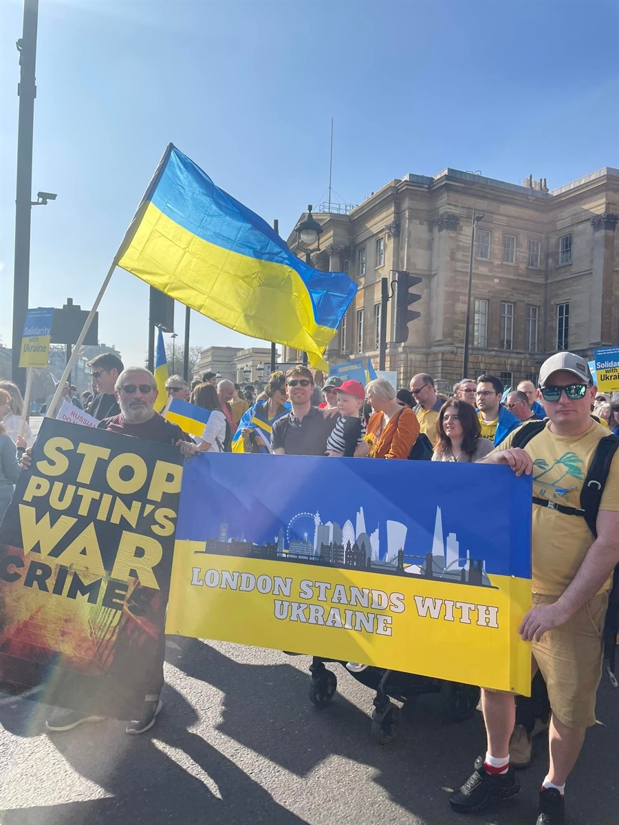 Англія: автомобілі для України