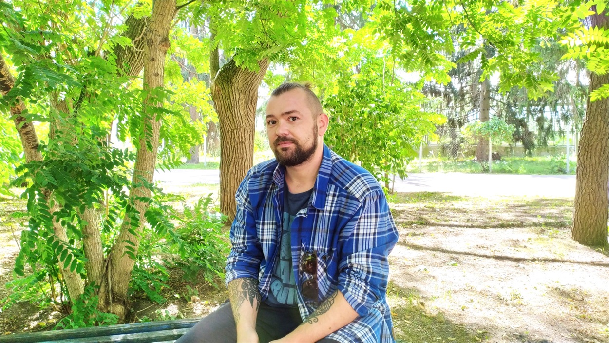 Костянтин Шепета - кулінар з Умані, який частує захисників смачними копченостями