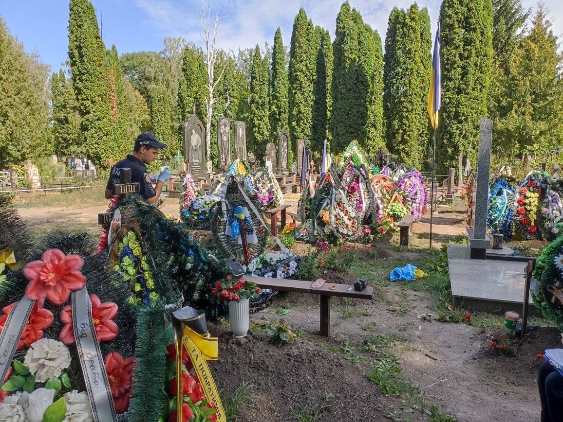 Умань осквернення могили захисників України