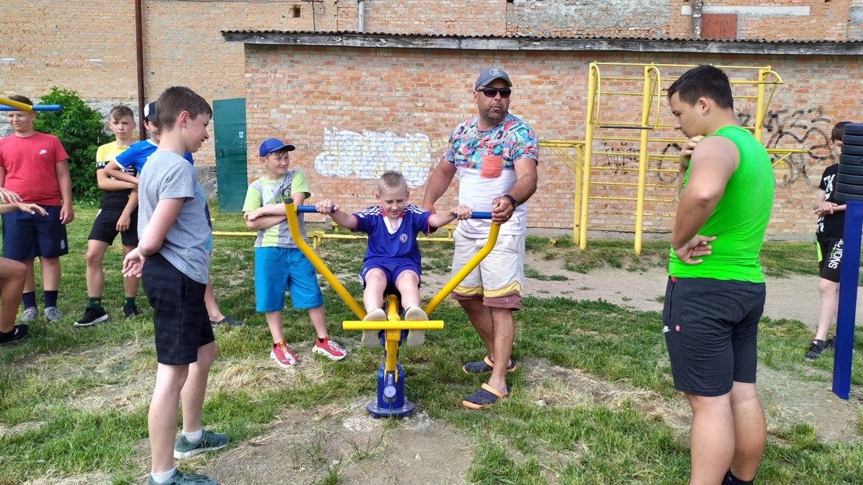 Спортивний майданчик 