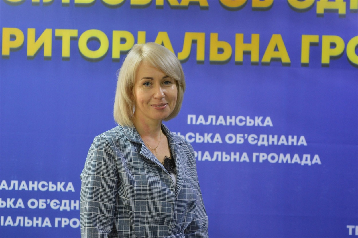 Портрет на робочому місці Наталія Станіславчук, головний спеціаліст Паланської сільської ради. 