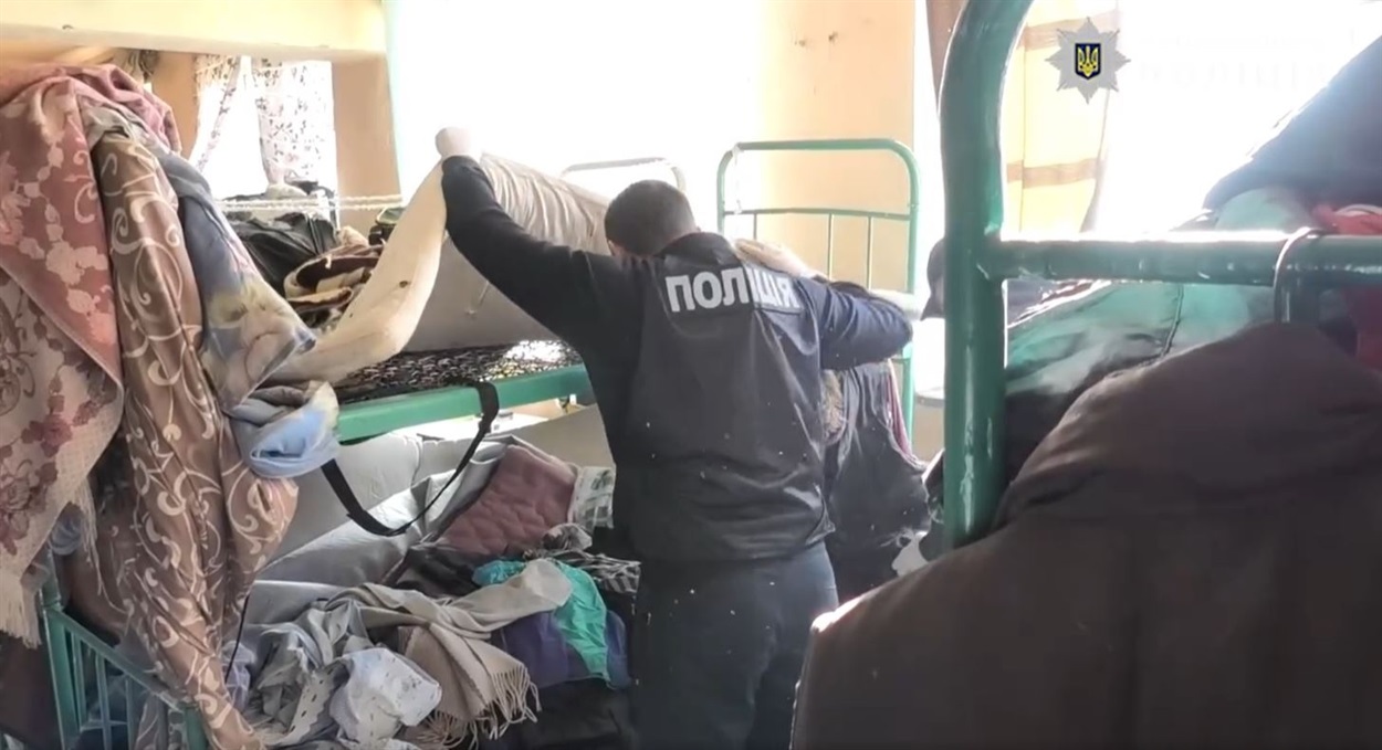 обшук в колонії 