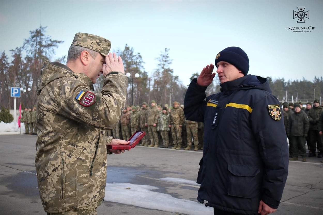 Начальник Черкаської обласної військової адміністрації Ігор Табурець вручив відзнаки Президента трьом нашим землякам.