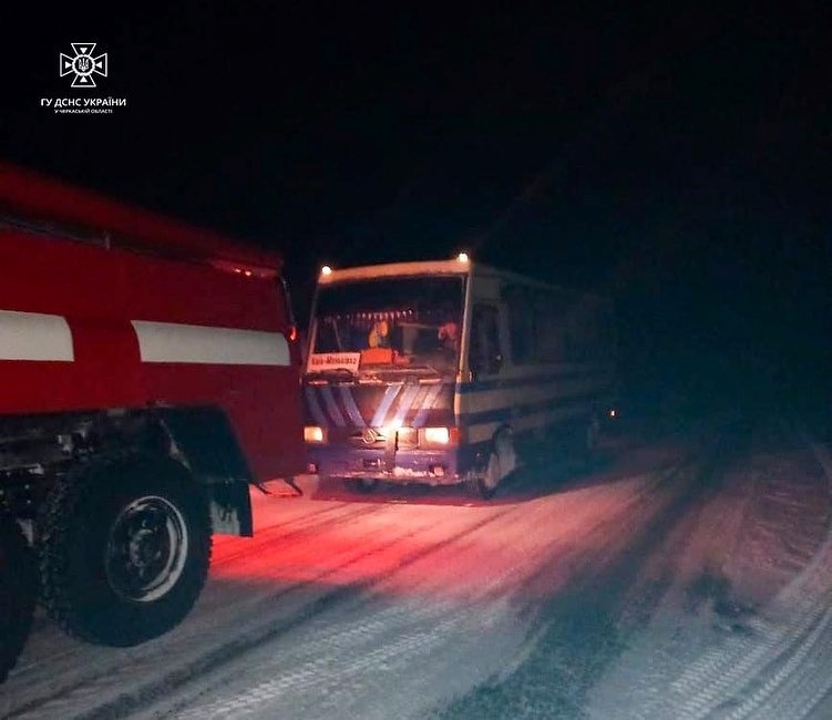 Умань, Уманщина, автобус застряг у заметі