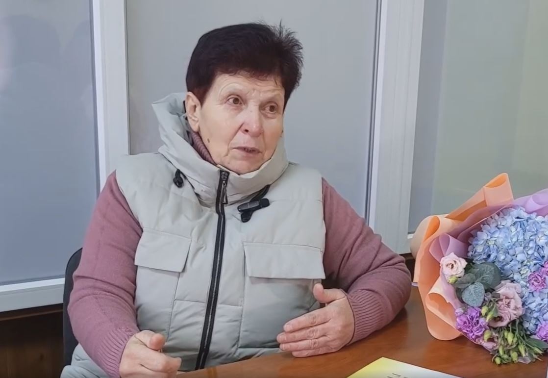Роза каже, що якщо навіть на небесах він просить допомогти хлопцям, це значить що їм точно допомогти треба.
