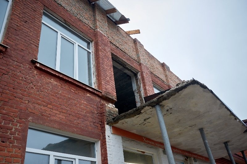 В перший день повномасштабного вторгнення 24 лютого 2022 року в ліцей влучив снаряд.