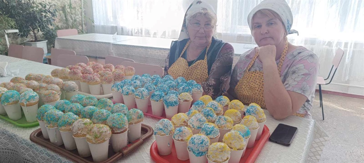 Тисячі пасок, великодніх продуктових кошиків виготовили та зібрали для своїх захисників мешканці Умані і Уманського району.