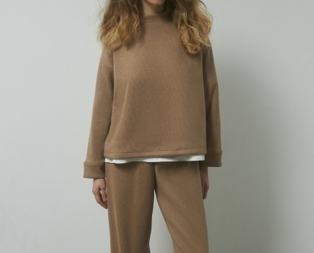 https://www.stimma.com.ua/catalog/zhenskaya_odezhda/trikotazh/kostyumy_i_komplekty/korichnevyy/