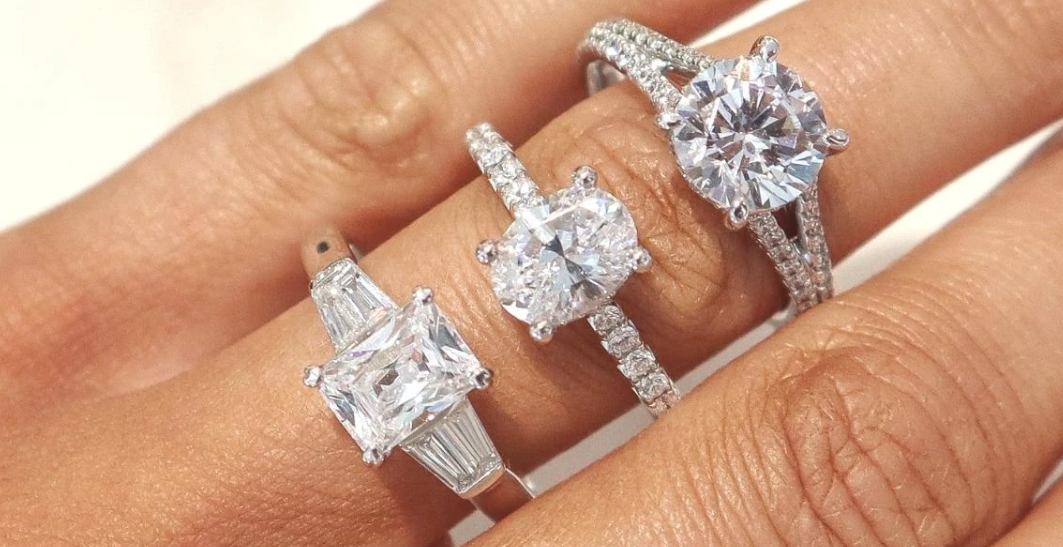 Каблучки на заручини: як вгадати з розміром та дизайном