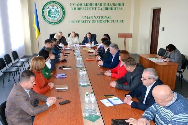 У своїй доповіді ректор детально описала стан справ в університеті, надала інформацію про дослідницькі досягнення, міжнародну співпрацю, студентський успіх, матеріально-технічне забезпечення університету, залучення громади, ініціативи зі сталого розвитку тощо.
