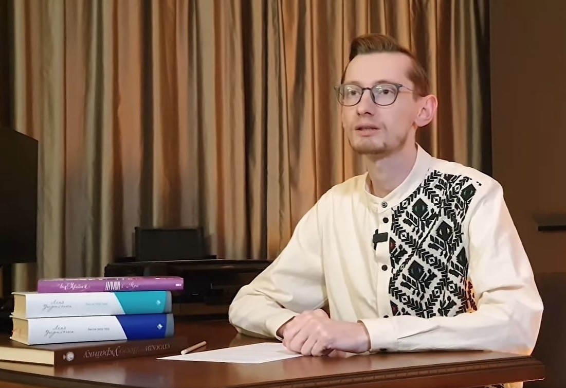 «Імперія Одноденок» - третя частина пригод дружини відставного поліціанта - Софії Нрієвської.
Авантюрний роман, події якого розгортаються одразу в кількох часових лініях та в кількох країнах.